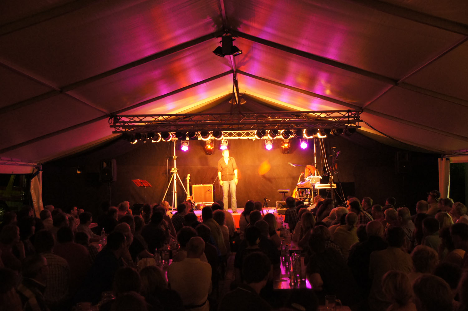 Nepo Fitz mit seinem Programm DRINGEND bei der Feuerwehr Hirschhorn