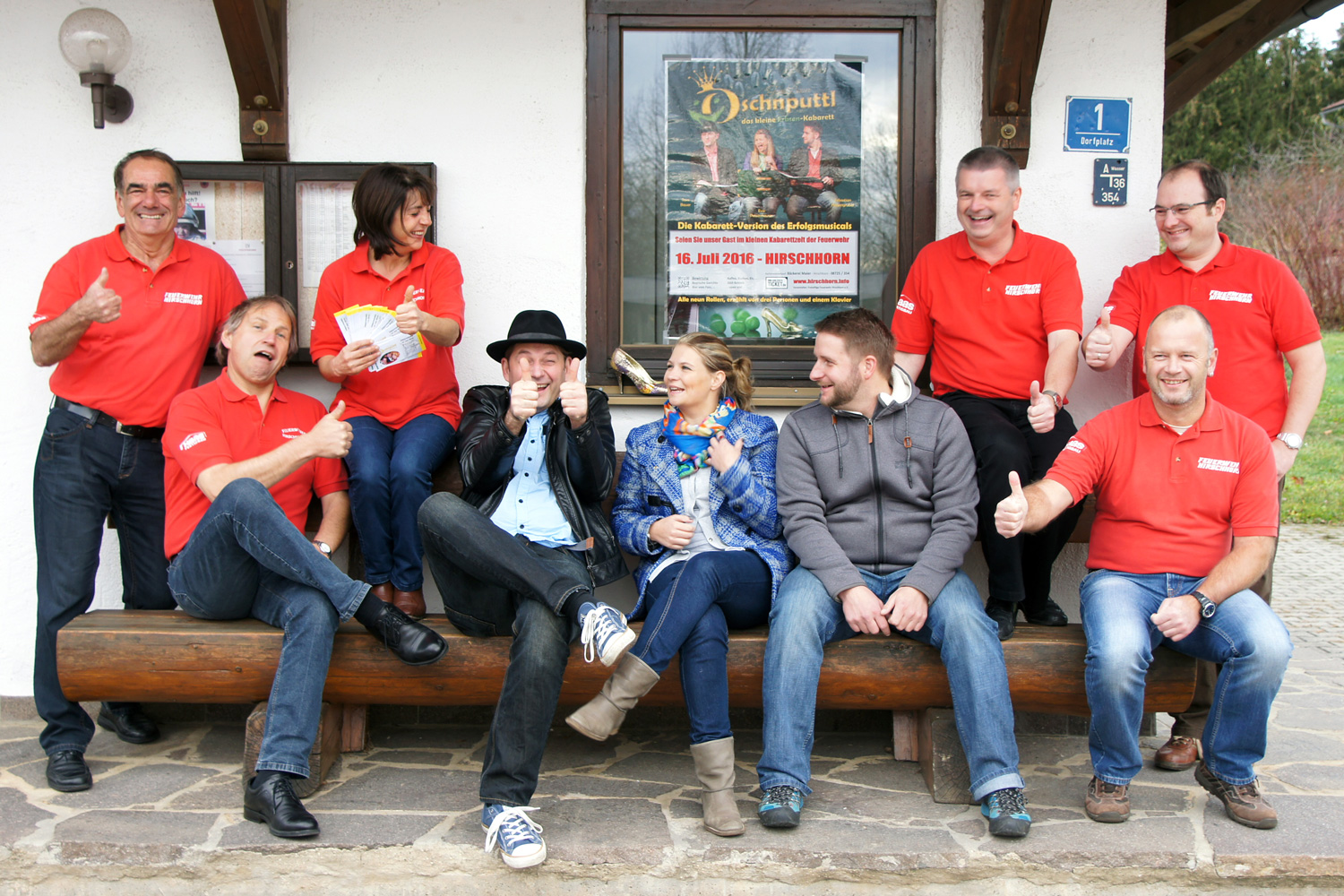 Das Oschnputtl-Team hat zusammen mit den Organisatoren der Feuerwehr Hirschhorn bereits bei Fototermin einen riesen Spaß!